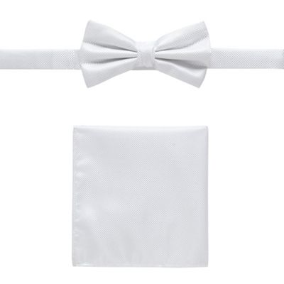 White bow tie and pocket set